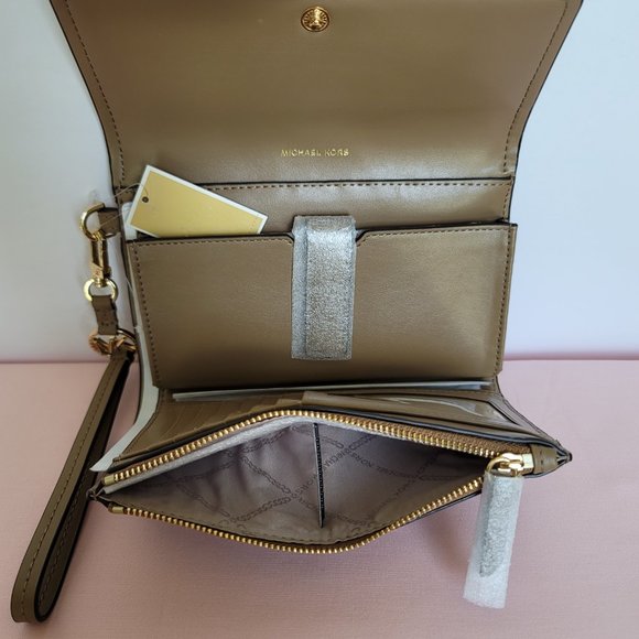 Michael Kors Jet Set Charm Signature Logo Colorblock LG Flap Phone Wristlet- ⭐ - Picture 13 of 16